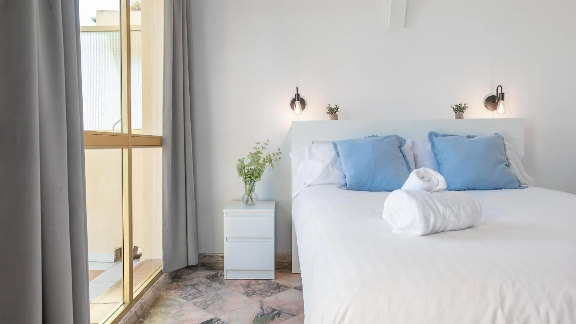 Oleholidays 1111 Romana Playa Vistas Al Mar Marbella 0*,  Spain